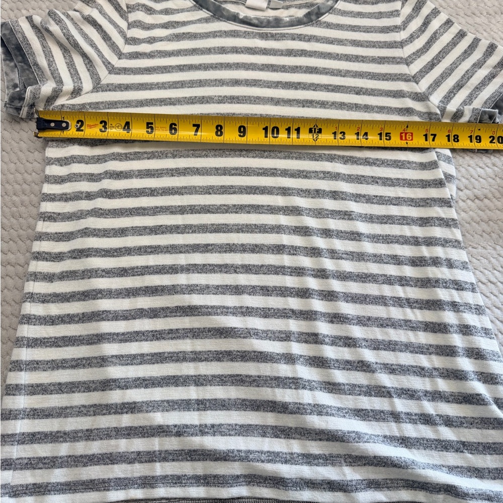 GAP Gray Striped Short Tee w Velvet Trimmed Sleeves - Picture 4 of 8